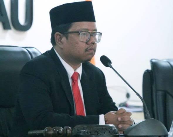 Ketua Bawaslu Provinsi Riau, Alnofrizal (foto/int)